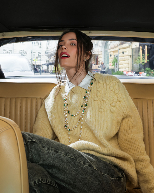 Мягкий пуловер с 3D-декором